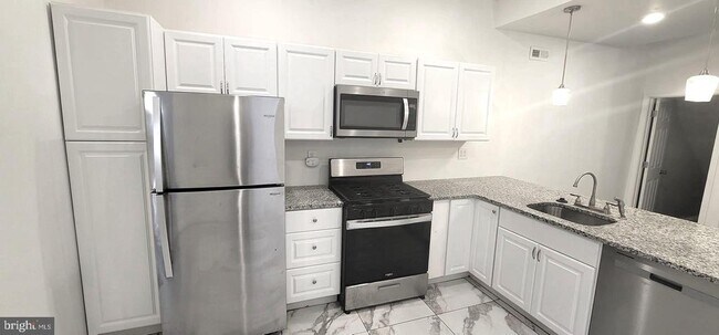 Foto del edificio - 423 N 52nd St