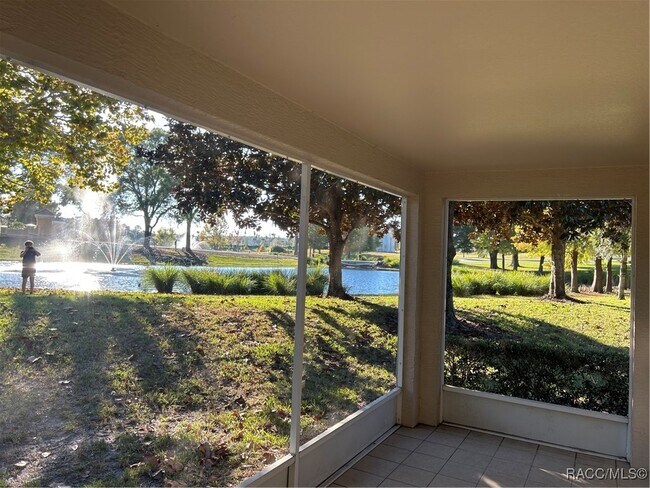 Foto del edificio - 1674 W Spring Meadow Loop