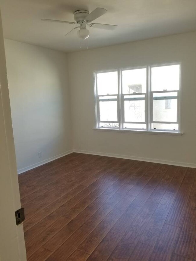 Bright and spacious bedroom - 3505 12th Ave