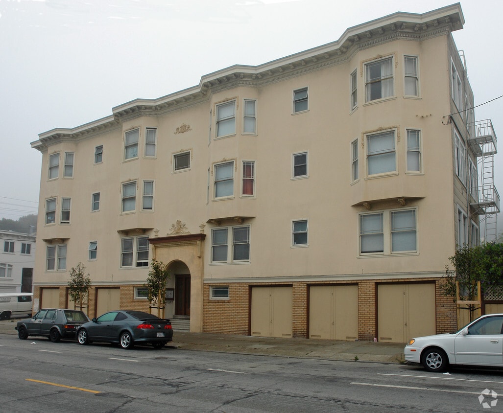 Primary Photo - 2207 Cabrillo St