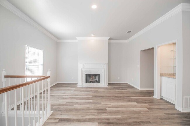 Building Photo - RENOVATED Birchman Place Townhomes!