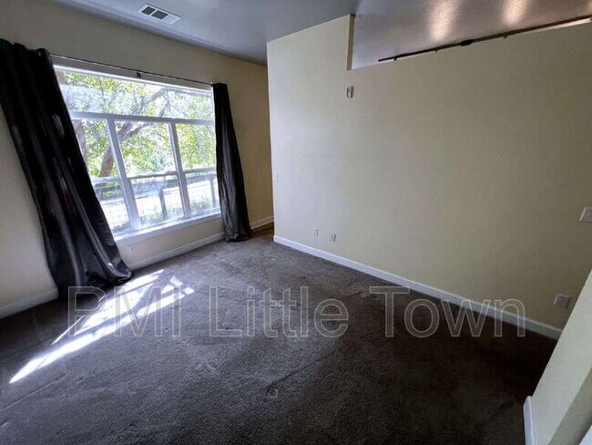 Building Photo - 5677 S Park Pl