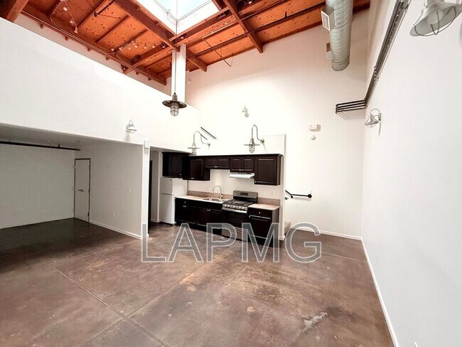 Foto del edificio - 1734 N Main St