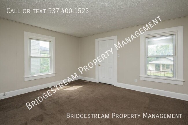 Building Photo - Spacious 2 bed, 1 bath duplex with basment...