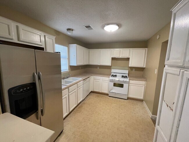 Foto del edificio - Grand Cordova home for rent near Shelby Farms