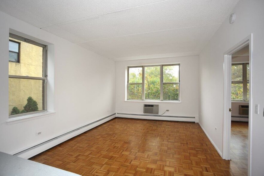 Foto principal - 281 E 2nd St