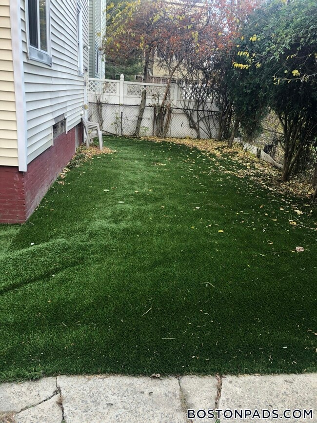 Building Photo - 374 Prospect St