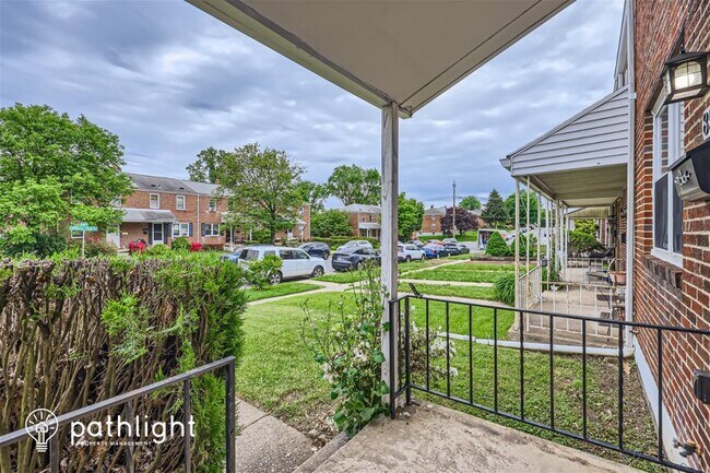 Building Photo - 8516 Willow Oak Rd