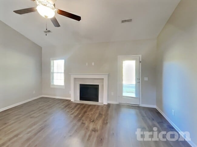 Foto del edificio - 825 Ellyson Dr