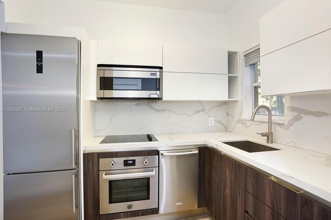 Building Photo - 2861 Coconut Ave