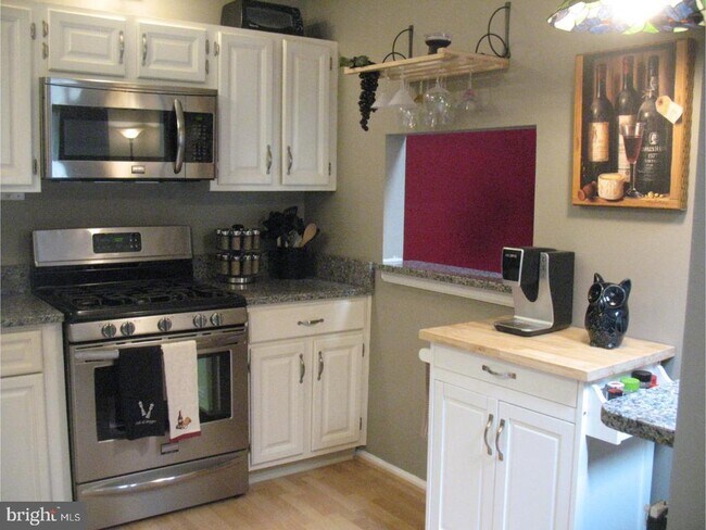 Building Photo - 10 Joyner Ct