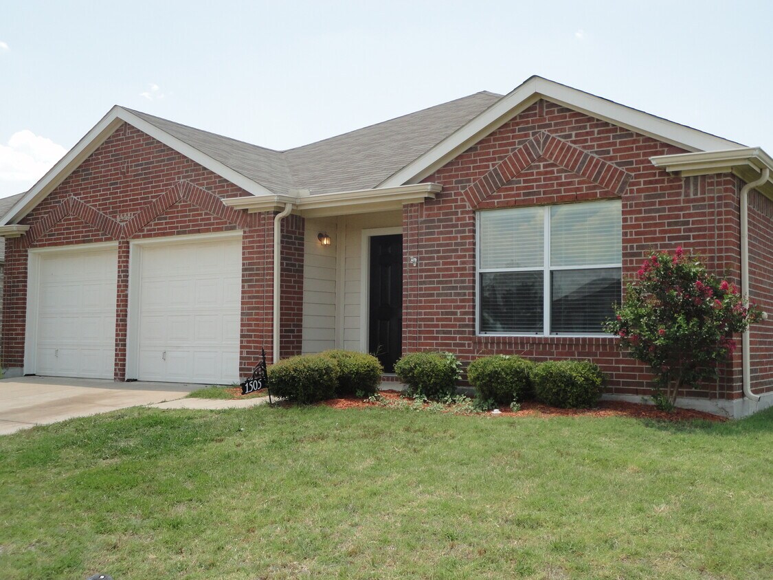 Primary Photo - 1505 Shady Shores Drive