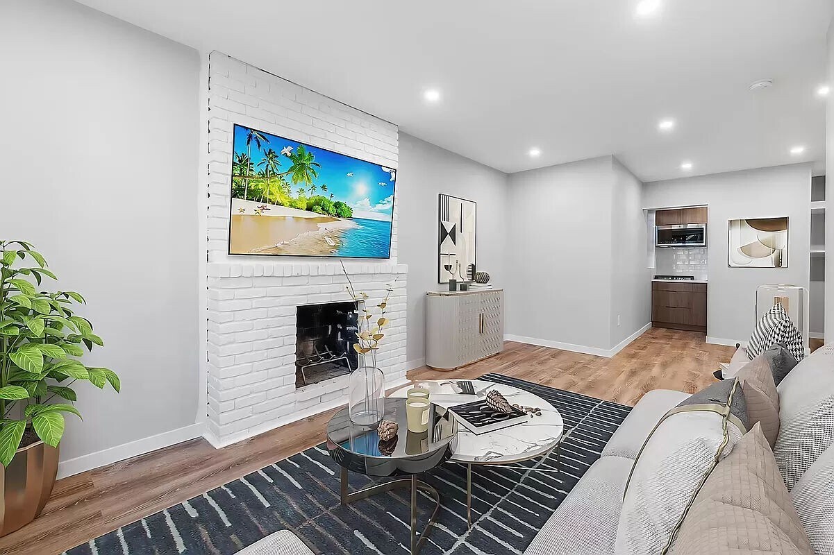 Foto principal - 453 W 48th St