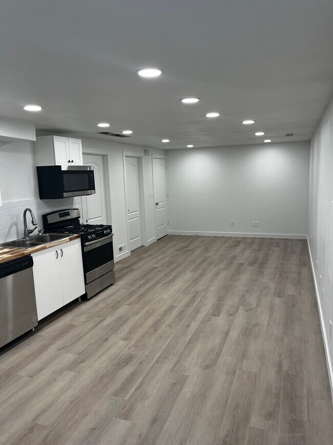 Main Room - 670 Cherry Hill Dr