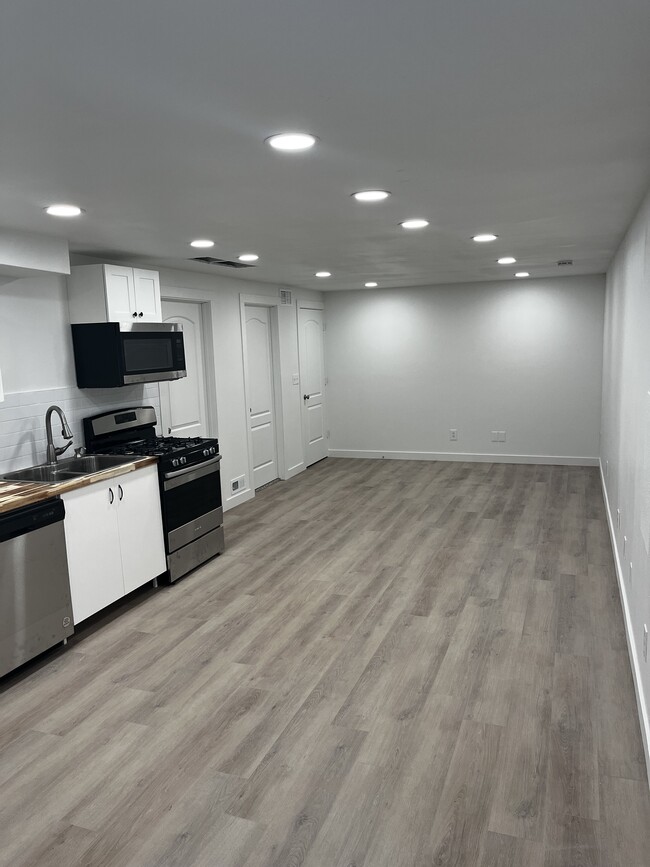Main Room - 670 Cherry Hill Dr