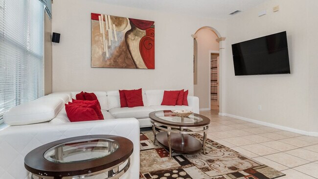 Building Photo - 8008 King Palm Cir