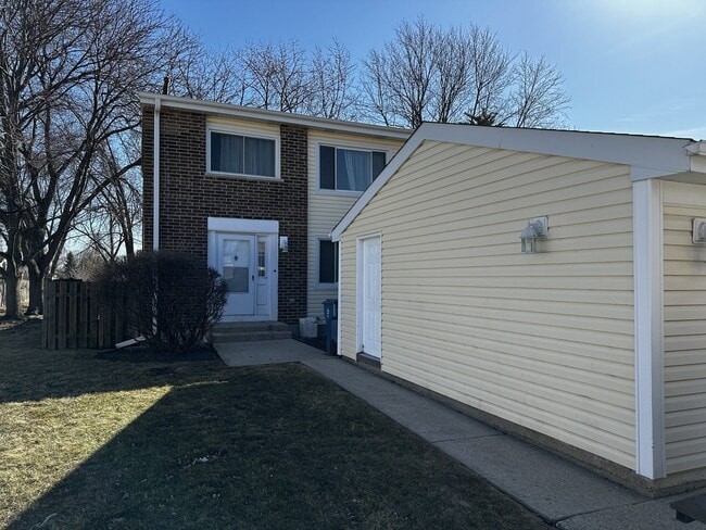 Building Photo - 2199 London Dr
