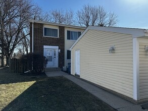 Building Photo - 2199 London Dr