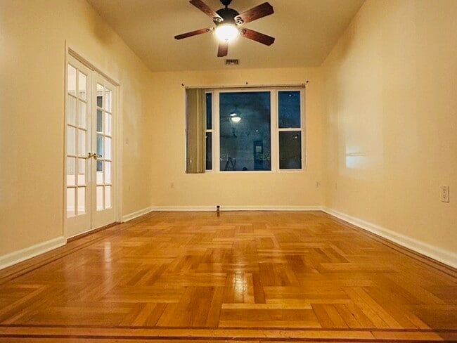 Foto del edificio - 1761 E 16th St