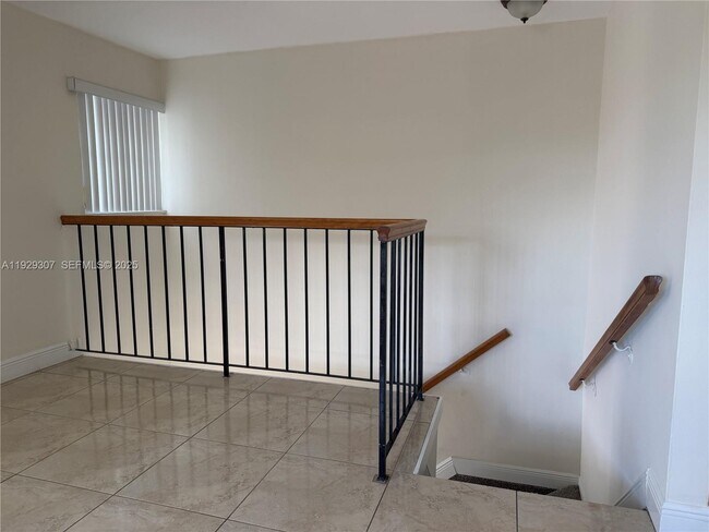 Foto del edificio - 6083 W Flagler St