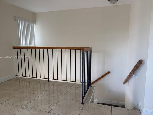 Foto del edificio - 6085 W Flagler St