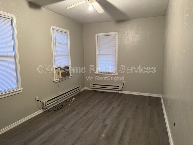 Foto del edificio - 2533 1/2 Northwest 39th Terrace