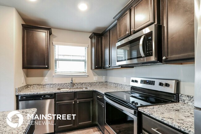 Building Photo - 421 St James Pl