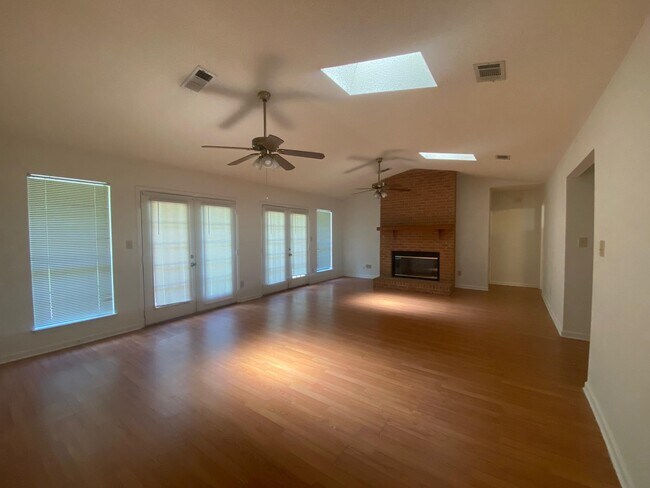 Foto del edificio - 2722 Newmarket Cir