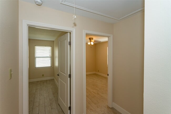 Foto del edificio - 9714 Cedardale Dr