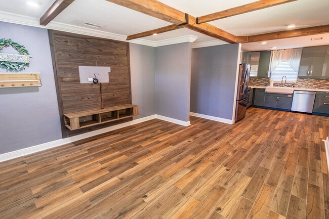 Building Photo - 954 Omar Rd