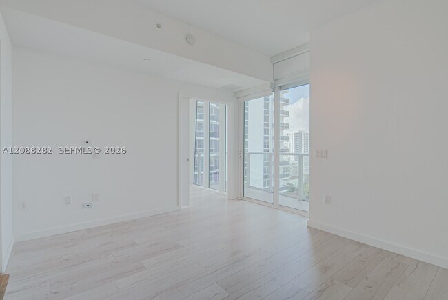 Foto del edificio - 601 NE 27th St