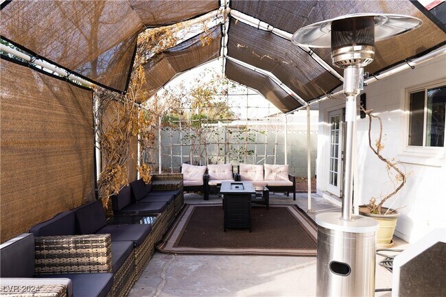 Foto del edificio - 3151 Camel Back Dr