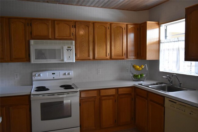 Building Photo - 2383 Netherlands Dr