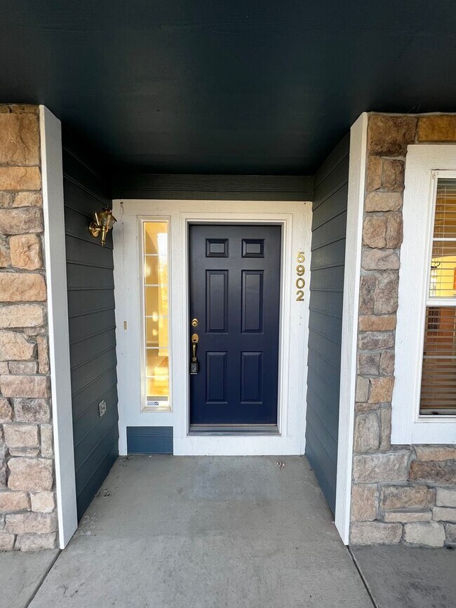 Building Photo - 4 bed, 3 bath Home in Huntington Hills Nei...