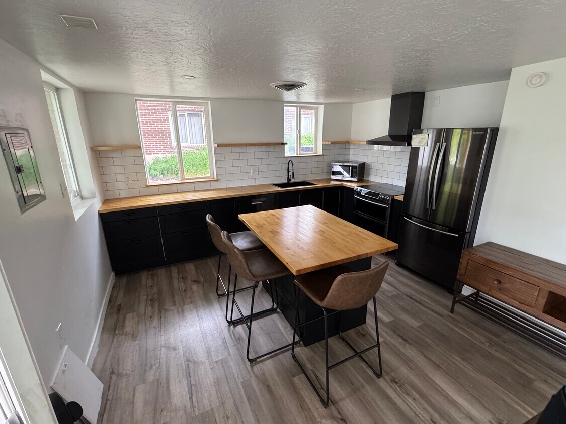 Foto principal - 1147 E Blaine Ave