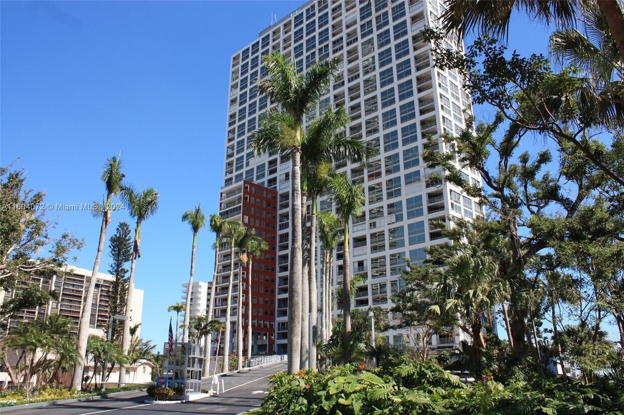 Primary Photo - 1541 Brickell Ave