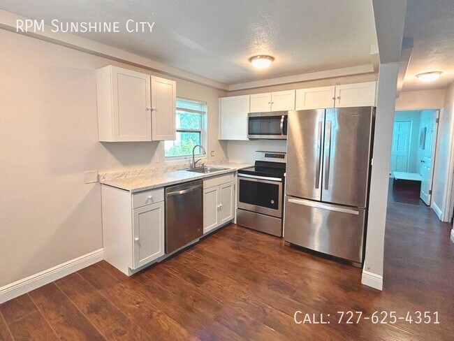 Foto del edificio - Back unit of large Duplex in Central Oak P...