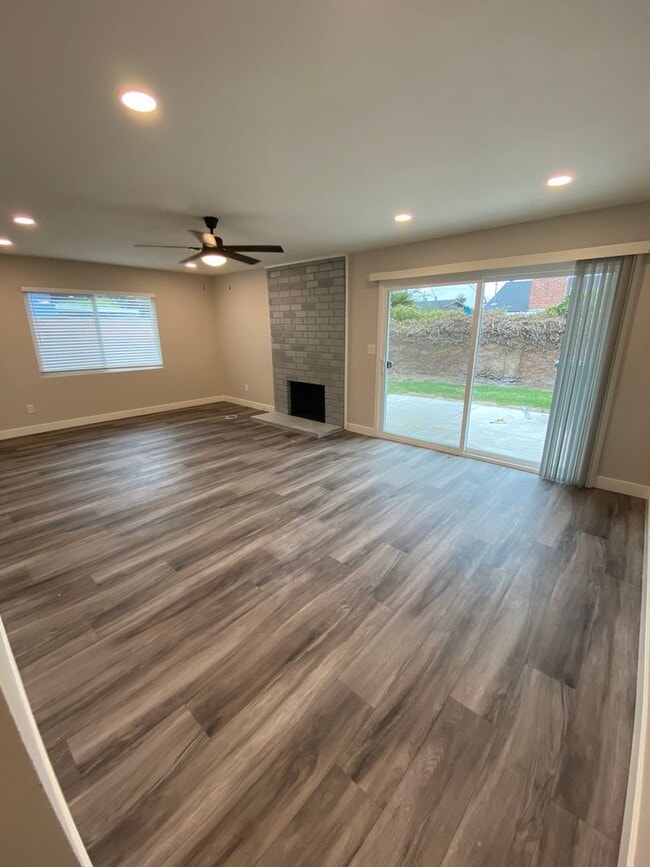 Building Photo - Single Level 3 bedroom 2 bathroom property...