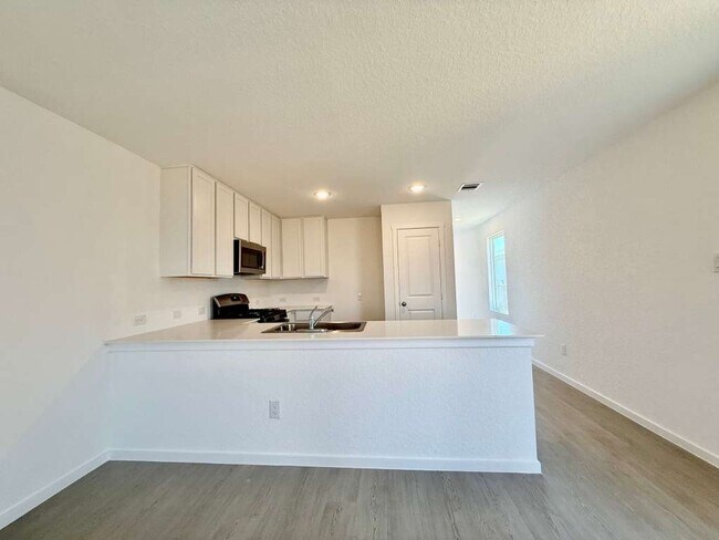 Foto del edificio - 10319 Munoz Mnr