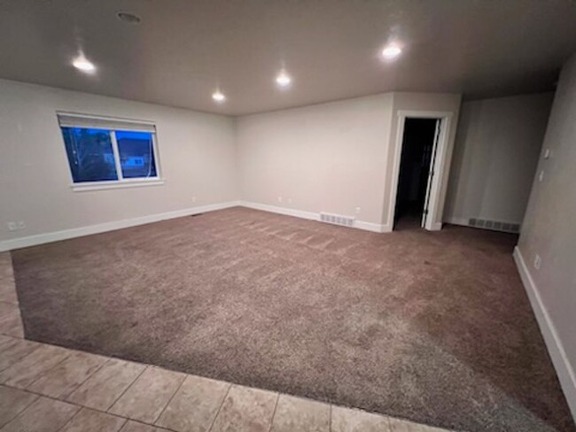 Building Photo - Beautiful 3 bed in Golf Course community