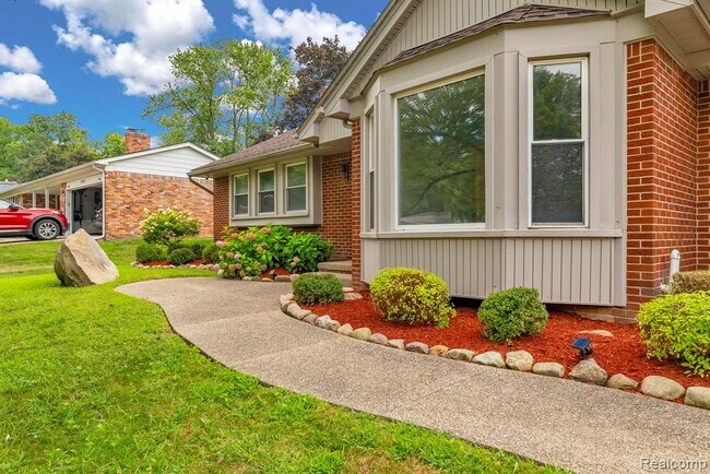 Building Photo - 36939 Heatherton Dr