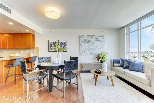 Building Photo - 1 br, 1 bath House - 1420 Terry Ave #1505