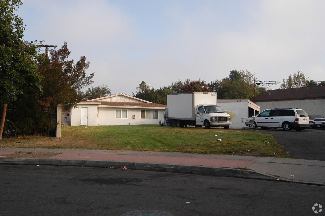 Primary Photo - 522 Parkside Ave