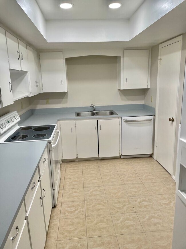 Kitchen - 412 Banana Cay Dr