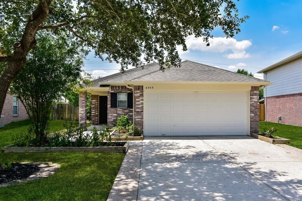 Primary Photo - 6303 Sutton Meadows Dr