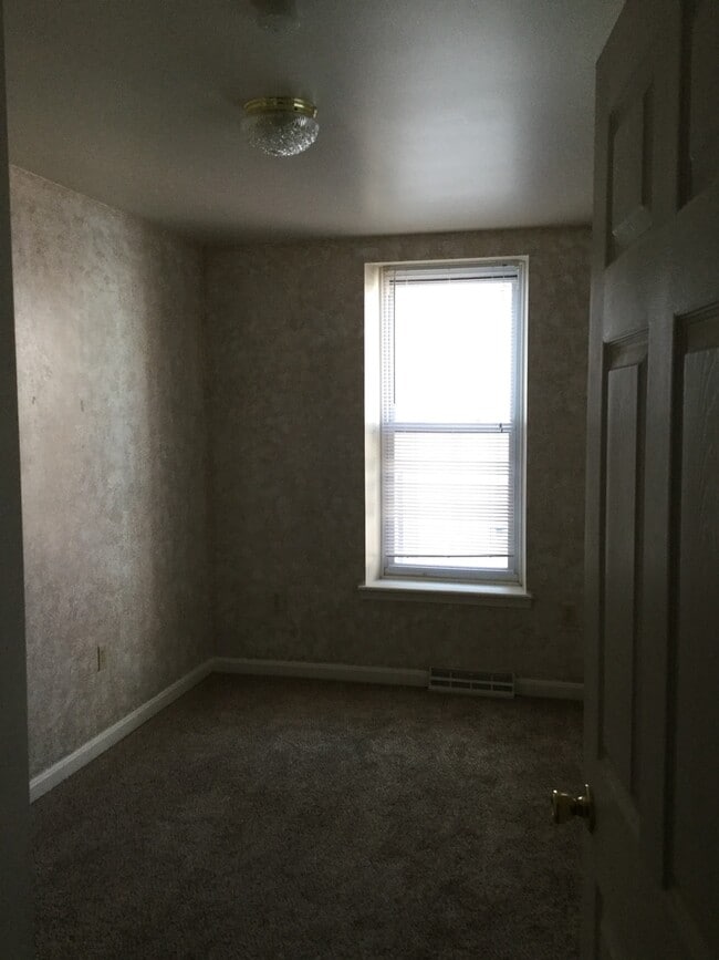 Building Photo - 46 S Earl St