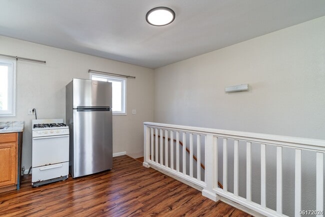 Building Photo - 2BR/1BA/2PKG in the Great location/ Waipah...