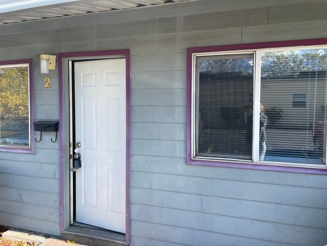 Building Photo - Cute 1 Bedroom 1 Bath Apartment