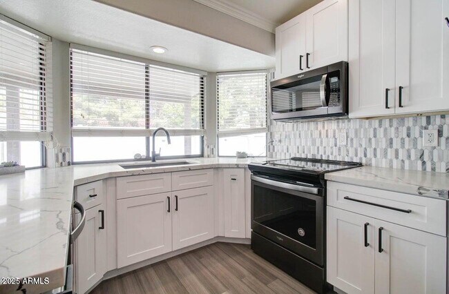 Foto del edificio - 372 W Larona Ln