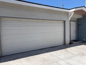 Building Photo - 927 W Olive Ave